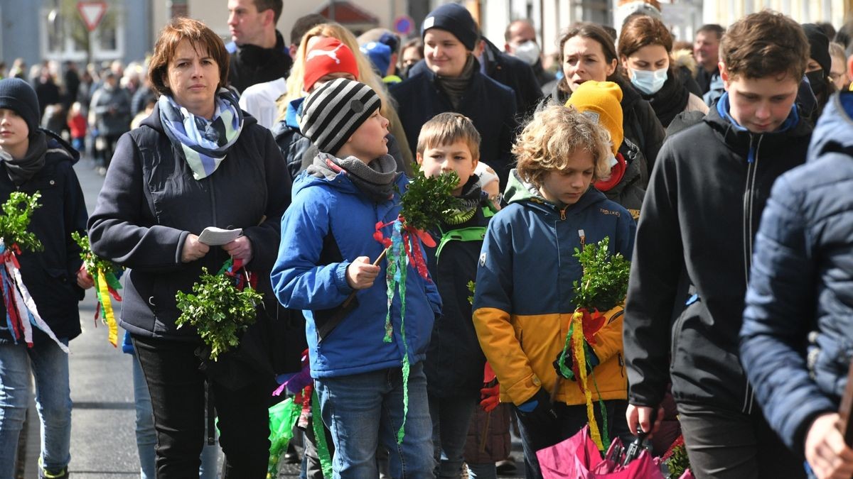 Die traditionelle Palmsonntagsprozession ist am Sonntag durch Heiligenstadt gezogen - erstmals nach zweijähriger Pause wegen der Corona-Pandemie.