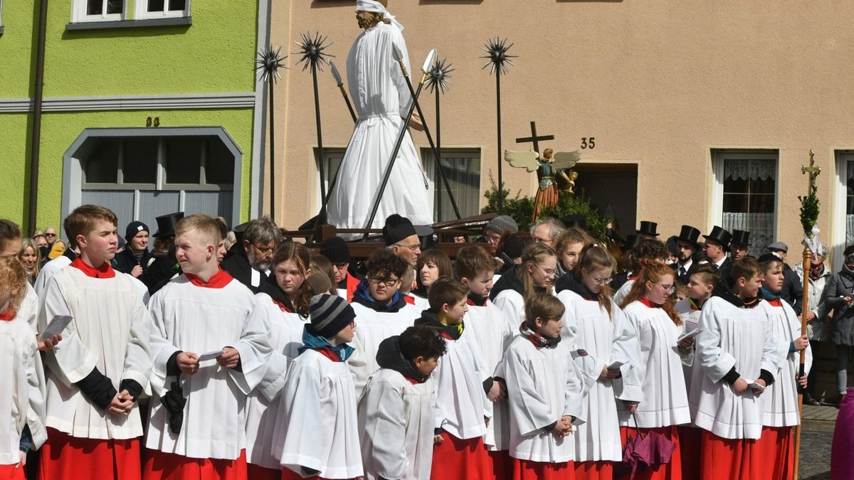 Die traditionelle Palmsonntagsprozession ist am Sonntag durch Heiligenstadt gezogen - erstmals nach zweijähriger Pause wegen der Corona-Pandemie.