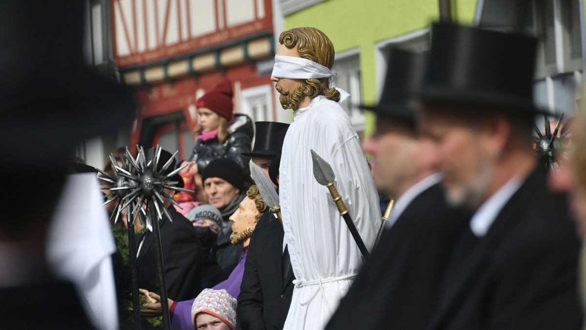 Die traditionelle Palmsonntagsprozession ist am Sonntag durch Heiligenstadt gezogen - erstmals nach zweijähriger Pause wegen der Corona-Pandemie.