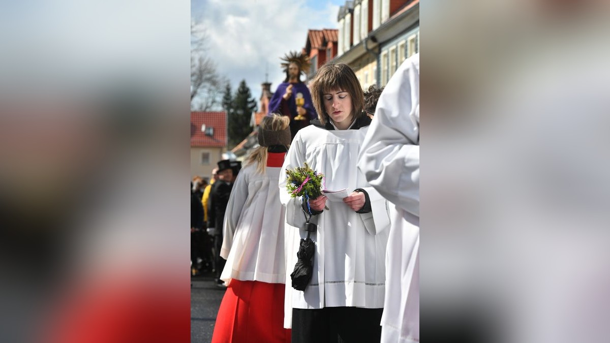 Die traditionelle Palmsonntagsprozession ist am Sonntag durch Heiligenstadt gezogen - erstmals nach zweijähriger Pause wegen der Corona-Pandemie.