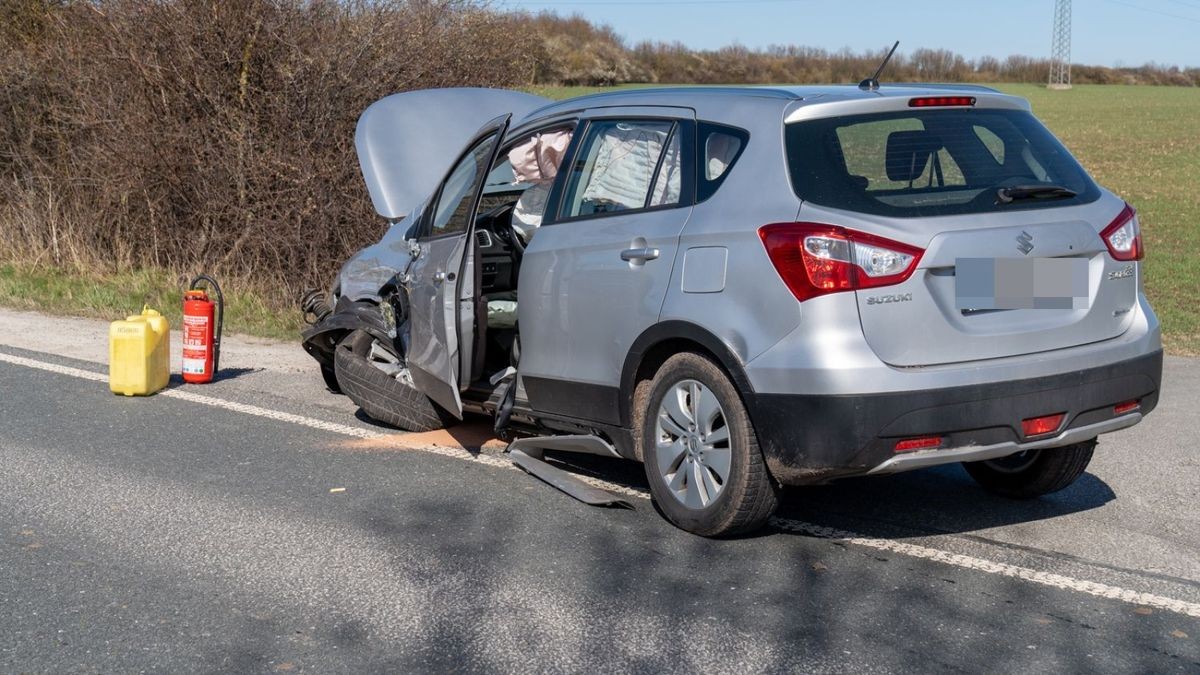 Ein Autofahrer fuhr mit seinem Suzuki am Montagnachmittag aus Troistedt kommend in Richtung Nohra.