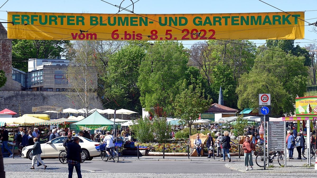 Am Freitag hat der Blumen- und Gartenmarkt 2022 auf dem Erfurter Domplatz eröffnet. Er geht bis Sonntag.