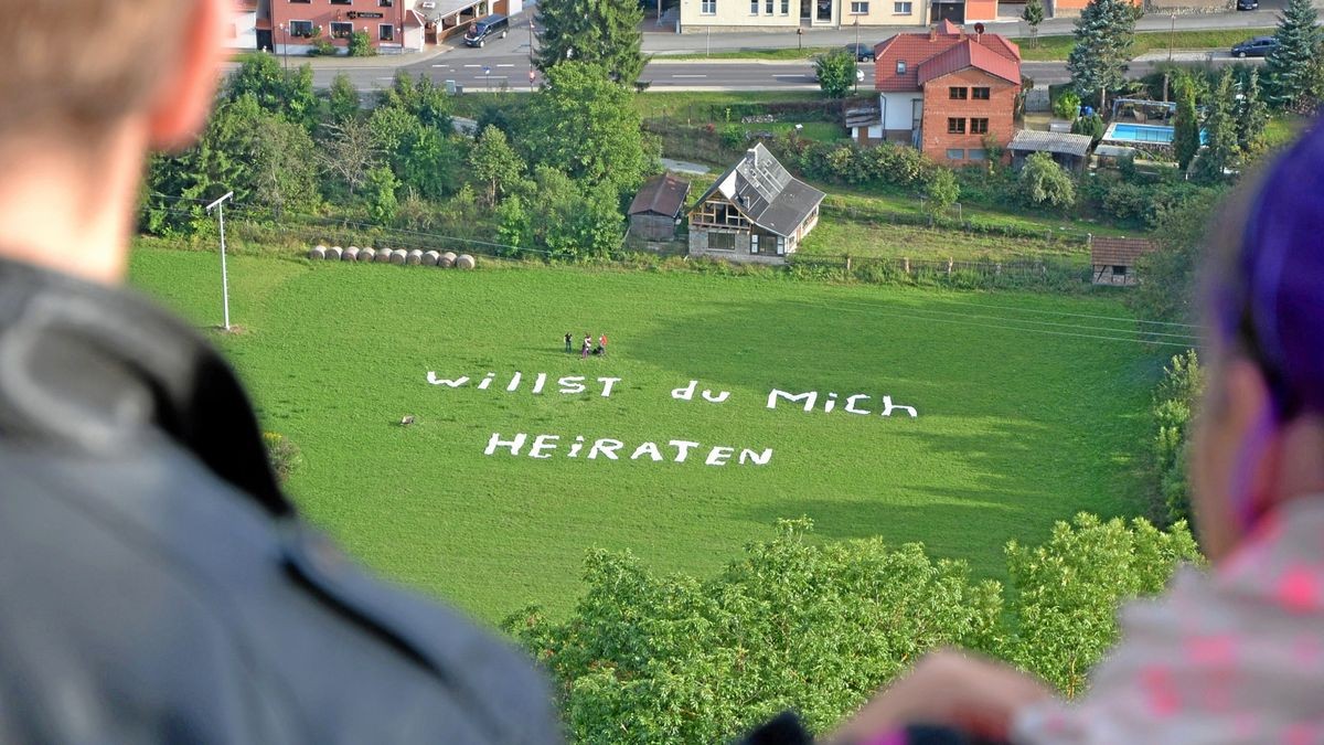 Nicht nur für Hochzeiten, auch für besondere Heiratsanträge war das Kranichfelder Oberschloss schon gut. Vom Dicken Turm aus hatte etwa im Jahr 2013 Sabrina aus Arnstadt ihrem Hendrik die alles entscheidende Frage gestellt.