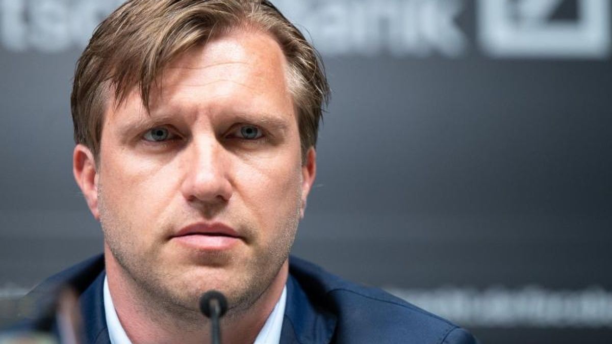 SGE-Sportvorstand Krösche fordert Erfolge in der Bundesliga