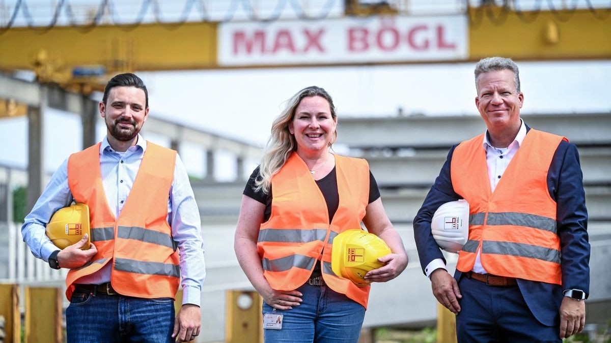 Werkleiter David Heinze, Betriebsratsvorsitzende Marion Holzapfel und Oliver Santroch, Kaufmännischer Leiter NRW, (von links) am Standort Hamminkeln.