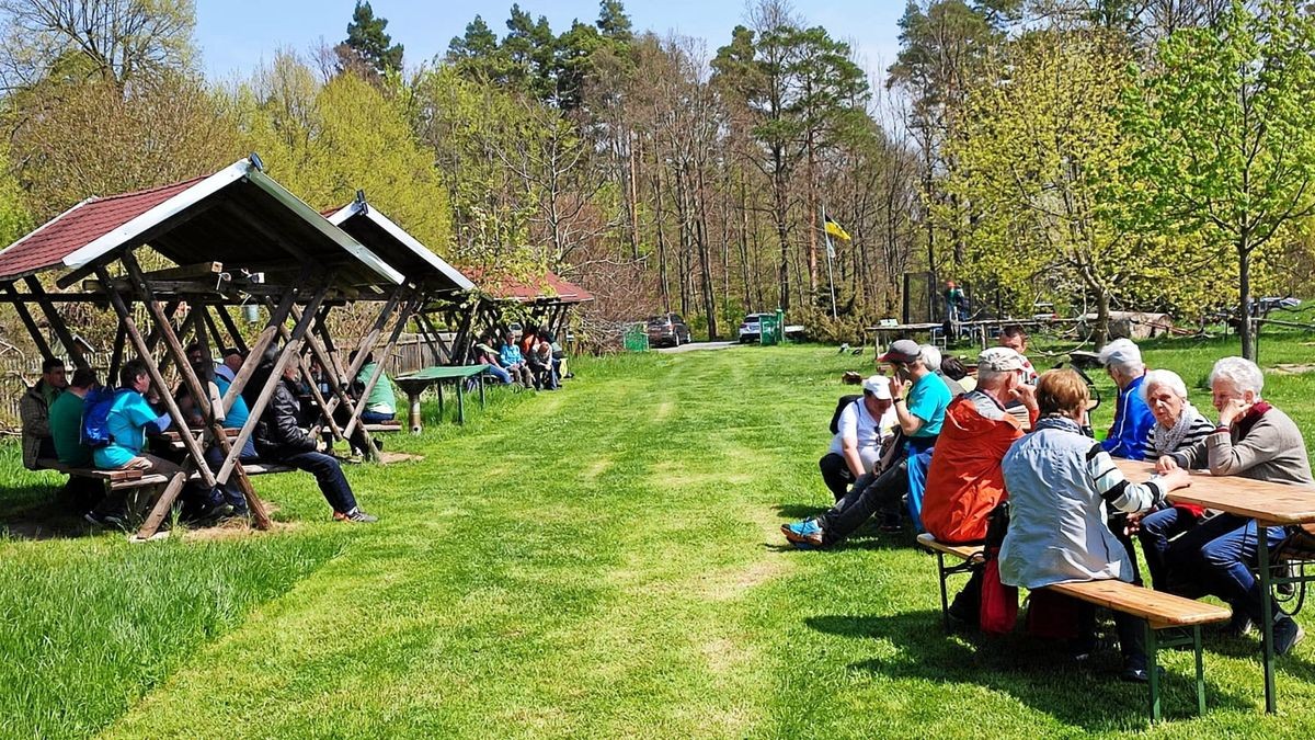 Rund um die Dürre Henne Wandern mit den Dürrenebersdorfern