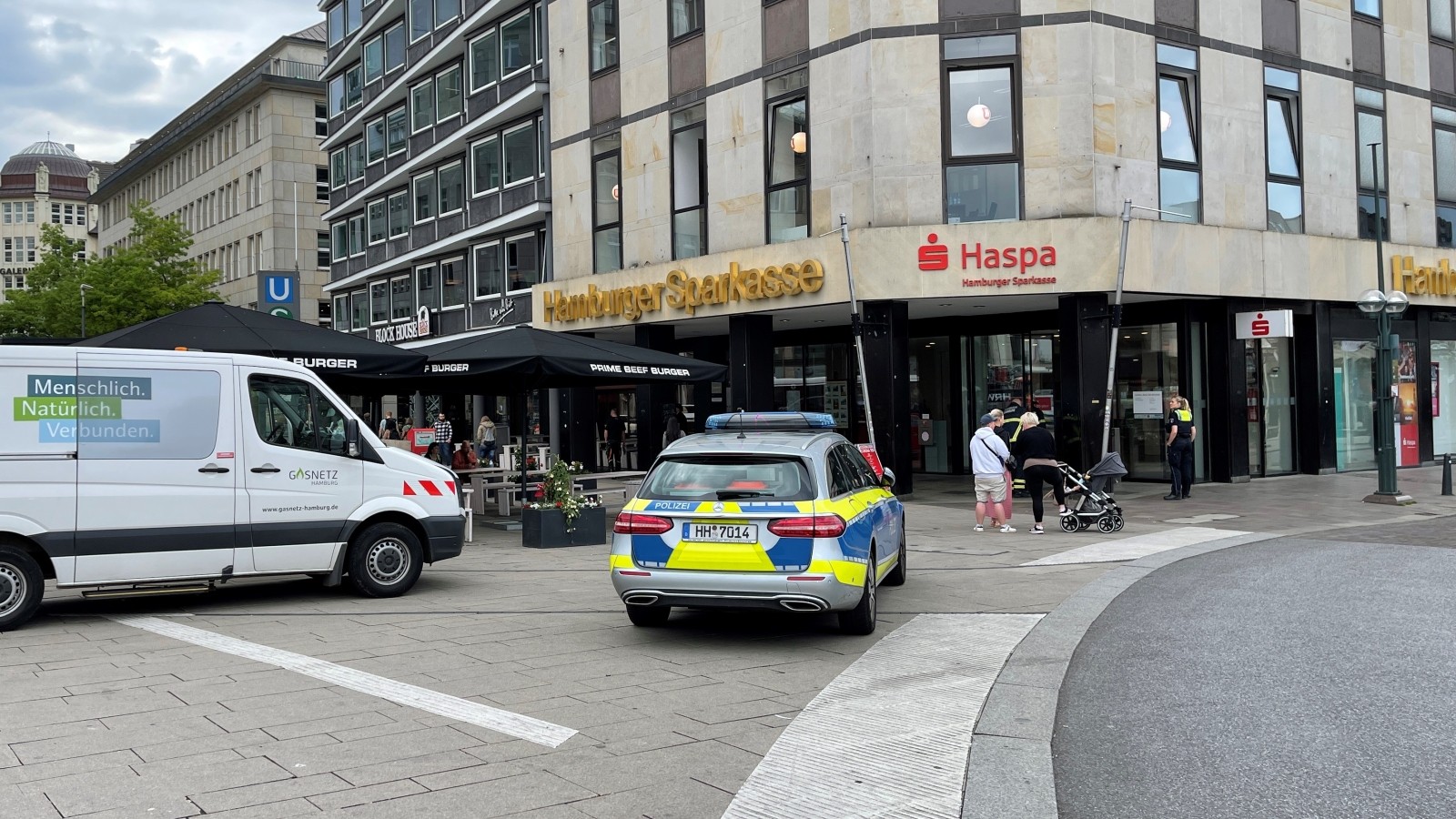 Polizei Hamburg GasAlarm HaspaFiliale am Jungfernstieg geräumt