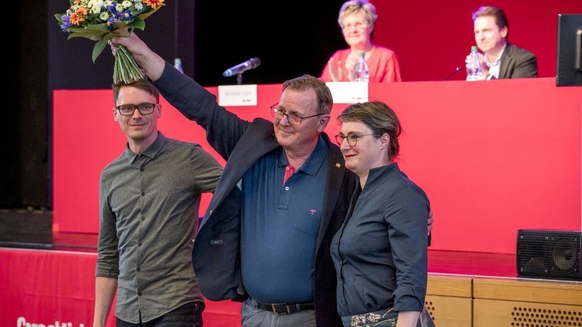 Ministerpräsident Bodo Ramelow mit Christian Schaft und Ulrike Grosse-Röthig, beide Landesvorsitzende der Linken.