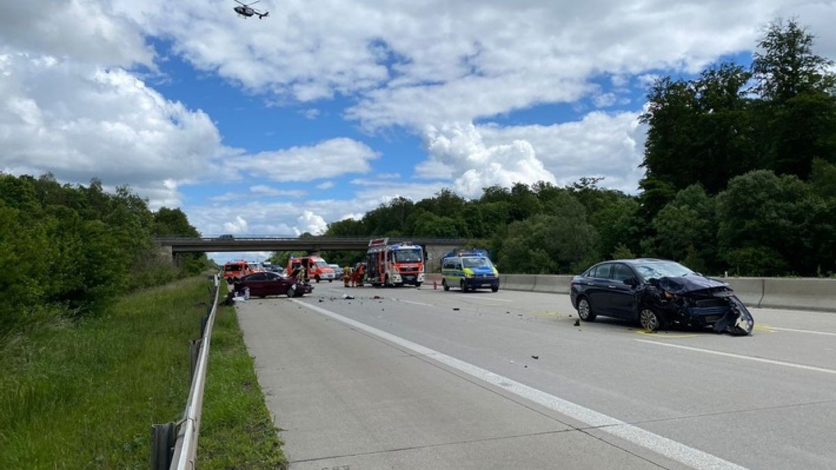 Die Autobahn war nach dem Unfall mehrere Stunden gesperrt.