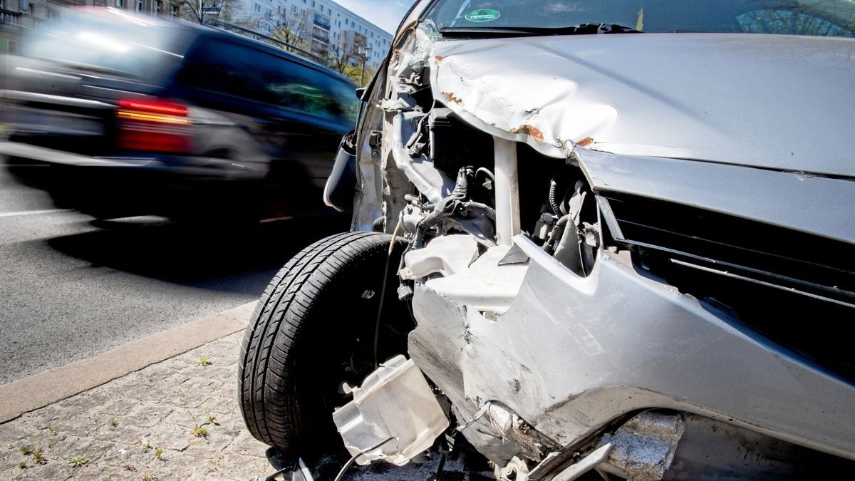 Der Pkw einer 35-Jährigen war nach dem Crash nicht mehr fahrtauglich. (Symbolbild)