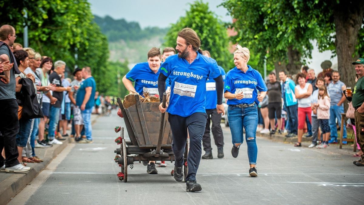 Das Handwagenrennen gilt seit Jahren als einer der Höhepunkte zum Arreéfest in Niedersachswerfen.