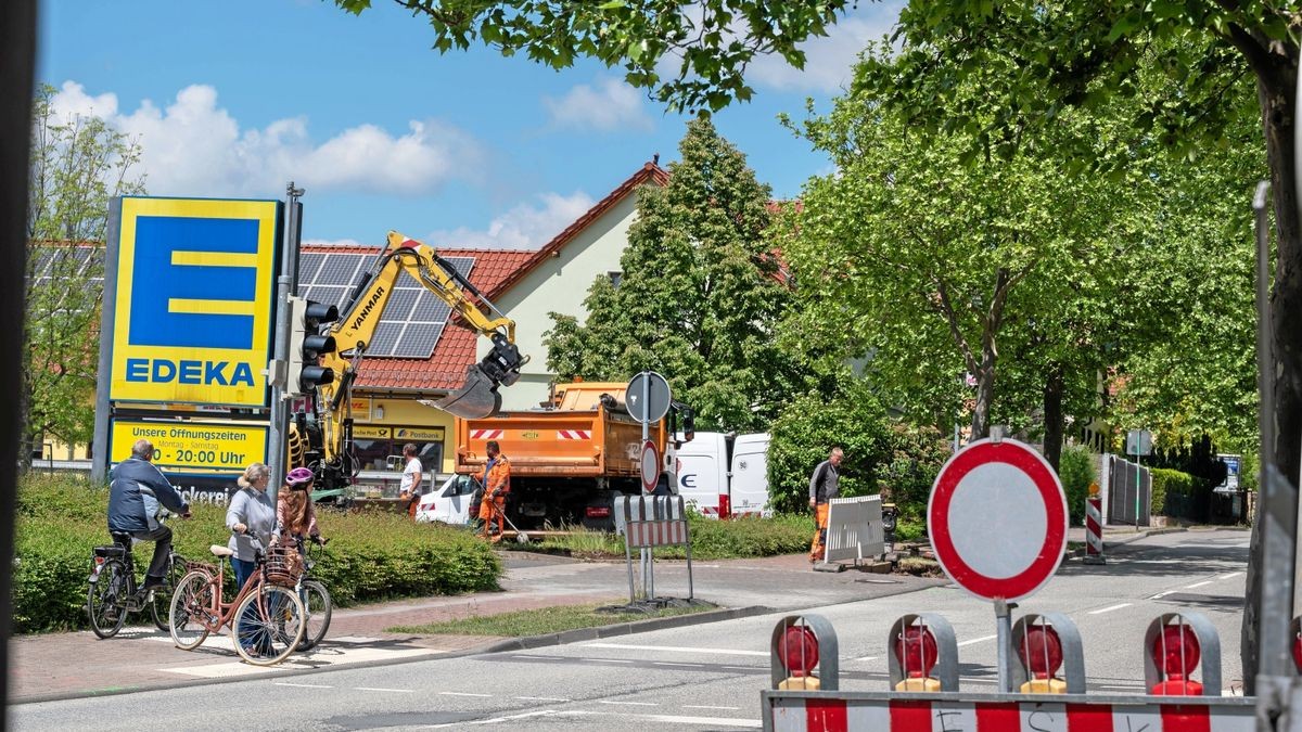 Bad Berka Strassensperrung. Beginn der Arbeiten am Edeka Markt.