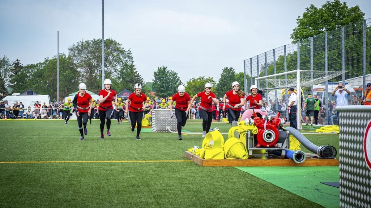 Am Sonntagabend sind auf dem Festplatz Blobach vor mehr als 1000 Feuerwehrangehörigen die Deutschen Feuerwehrmeisterschaften zu Ende gegangen. Zu der 4-Tages-Veranstaltung kamen 1300 Feuerwehrleute nach Mühlhausen. Einige Tausend Zuschauer sahen sich die Wettbewerbe im Stadion und auf dem Blobach an.