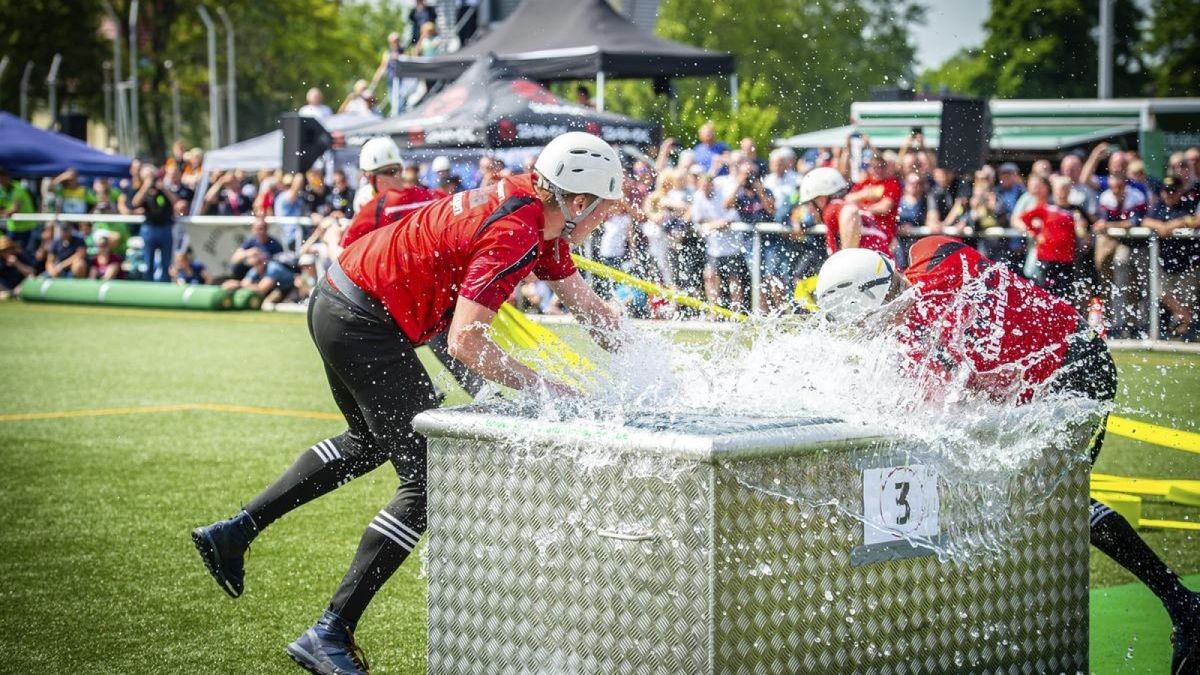 Am Sonntagabend sind auf dem Festplatz Blobach vor mehr als 1000 Feuerwehrangehörigen die Deutschen Feuerwehrmeisterschaften zu Ende gegangen. Zu der 4-Tages-Veranstaltung kamen 1300 Feuerwehrleute nach Mühlhausen. Einige Tausend Zuschauer sahen sich die Wettbewerbe im Stadion und auf dem Blobach an.