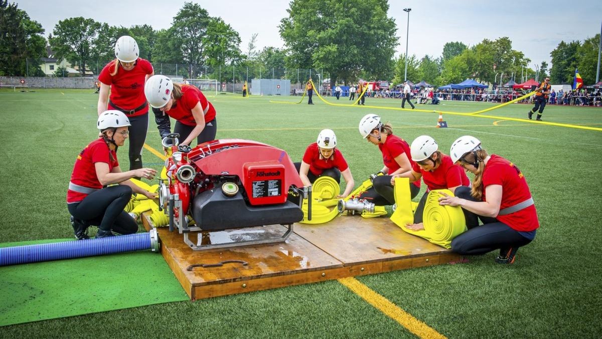 Am Sonntagabend sind auf dem Festplatz Blobach vor mehr als 1000 Feuerwehrangehörigen die Deutschen Feuerwehrmeisterschaften zu Ende gegangen. Zu der 4-Tages-Veranstaltung kamen 1300 Feuerwehrleute nach Mühlhausen. Einige Tausend Zuschauer sahen sich die Wettbewerbe im Stadion und auf dem Blobach an.