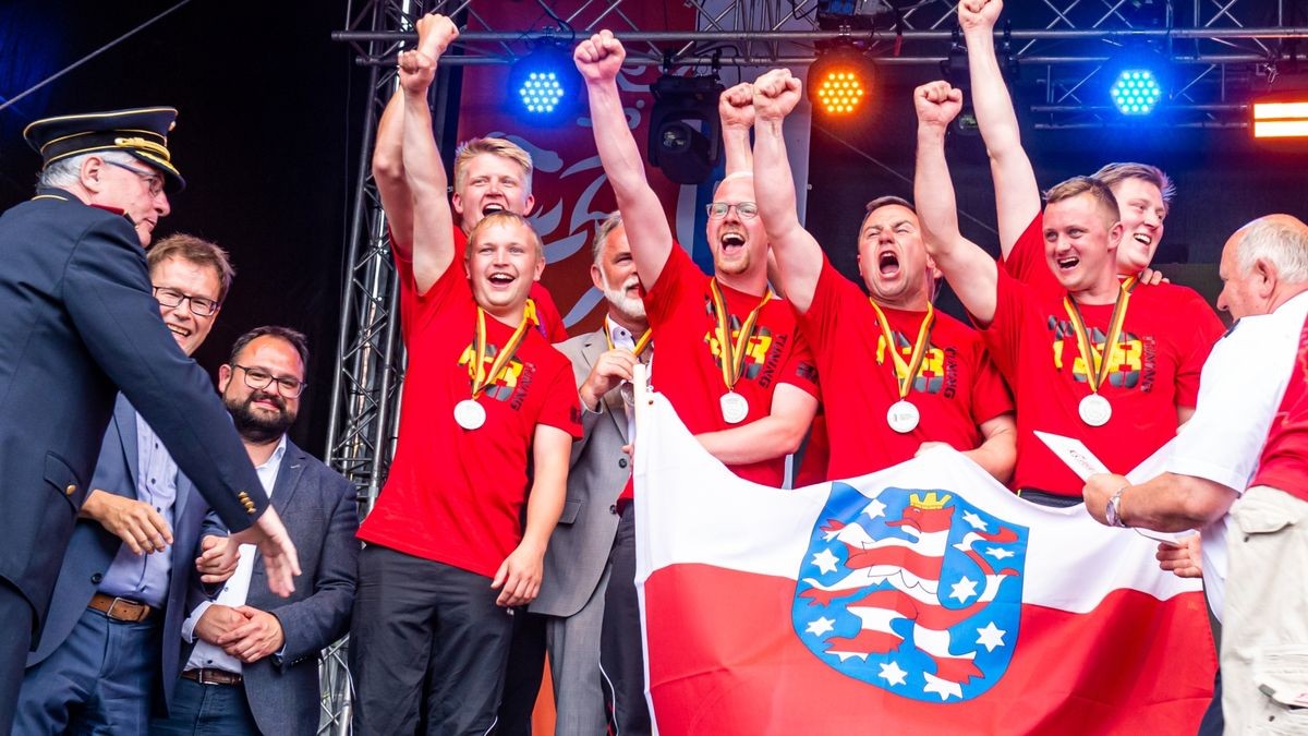 Am Sonntagabend sind auf dem Festplatz Blobach vor mehr als 1000 Feuerwehrangehörigen die Deutschen Feuerwehrmeisterschaften zu Ende gegangen. Zu der 4-Tages-Veranstaltung kamen 1300 Feuerwehrleute nach Mühlhausen. Einige Tausend Zuschauer sahen sich die Wettbewerbe im Stadion und auf dem Blobach an.