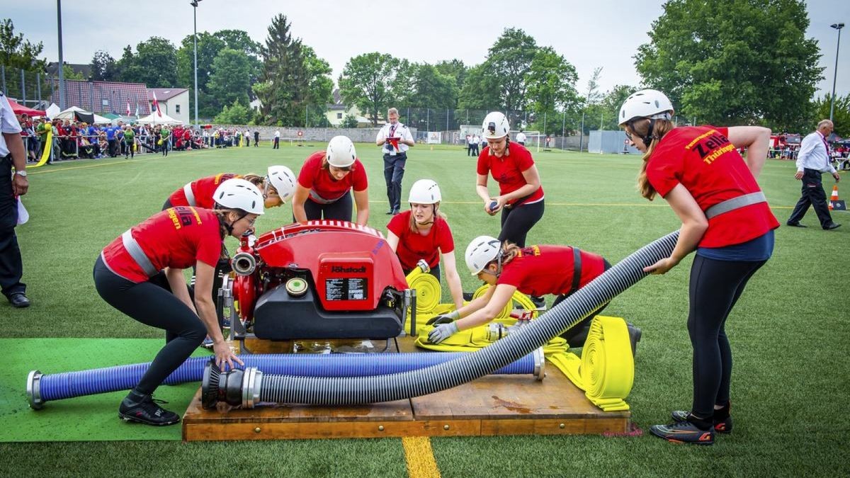 Am Sonntagabend sind auf dem Festplatz Blobach vor mehr als 1000 Feuerwehrangehörigen die Deutschen Feuerwehrmeisterschaften zu Ende gegangen. Zu der 4-Tages-Veranstaltung kamen 1300 Feuerwehrleute nach Mühlhausen. Einige Tausend Zuschauer sahen sich die Wettbewerbe im Stadion und auf dem Blobach an.