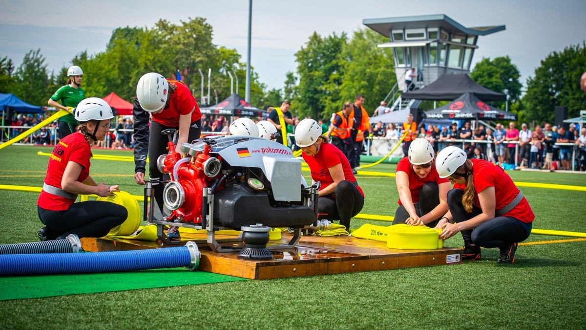 Am Sonntagabend sind auf dem Festplatz Blobach vor mehr als 1000 Feuerwehrangehörigen die Deutschen Feuerwehrmeisterschaften zu Ende gegangen. Zu der 4-Tages-Veranstaltung kamen 1300 Feuerwehrleute nach Mühlhausen. Einige Tausend Zuschauer sahen sich die Wettbewerbe im Stadion und auf dem Blobach an.