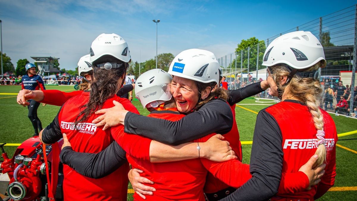 Am Sonntagabend sind auf dem Festplatz Blobach vor mehr als 1000 Feuerwehrangehörigen die Deutschen Feuerwehrmeisterschaften zu Ende gegangen. Zu der 4-Tages-Veranstaltung kamen 1300 Feuerwehrleute nach Mühlhausen. Einige Tausend Zuschauer sahen sich die Wettbewerbe im Stadion und auf dem Blobach an.