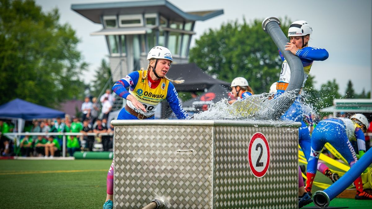 Am Sonntagabend sind auf dem Festplatz Blobach vor mehr als 1000 Feuerwehrangehörigen die Deutschen Feuerwehrmeisterschaften zu Ende gegangen. Zu der 4-Tages-Veranstaltung kamen 1300 Feuerwehrleute nach Mühlhausen. Einige Tausend Zuschauer sahen sich die Wettbewerbe im Stadion und auf dem Blobach an.