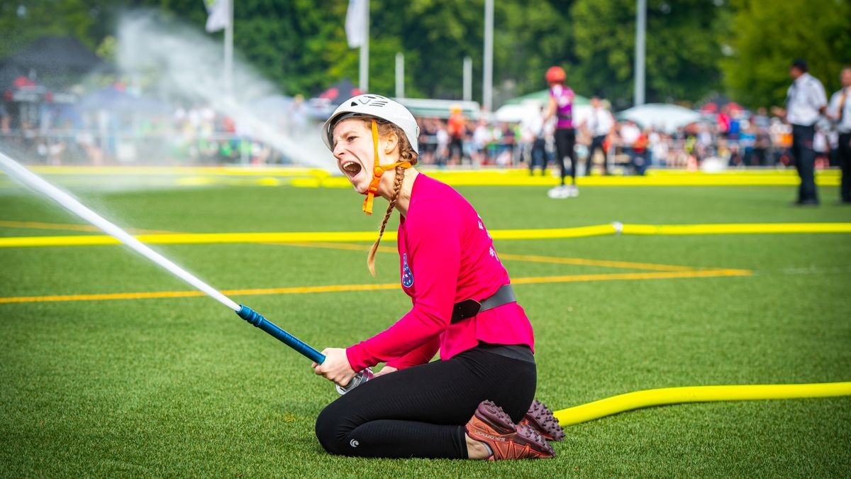 Am Sonntagabend sind auf dem Festplatz Blobach vor mehr als 1000 Feuerwehrangehörigen die Deutschen Feuerwehrmeisterschaften zu Ende gegangen. Zu der 4-Tages-Veranstaltung kamen 1300 Feuerwehrleute nach Mühlhausen. Einige Tausend Zuschauer sahen sich die Wettbewerbe im Stadion und auf dem Blobach an.