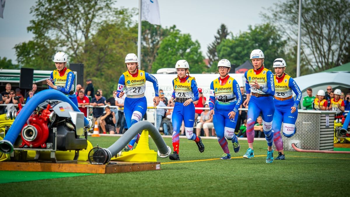 Am Sonntagabend sind auf dem Festplatz Blobach vor mehr als 1000 Feuerwehrangehörigen die Deutschen Feuerwehrmeisterschaften zu Ende gegangen. Zu der 4-Tages-Veranstaltung kamen 1300 Feuerwehrleute nach Mühlhausen. Einige Tausend Zuschauer sahen sich die Wettbewerbe im Stadion und auf dem Blobach an.