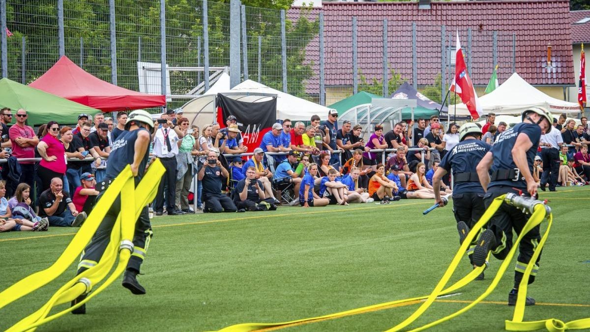 Am Sonntagabend sind auf dem Festplatz Blobach vor mehr als 1000 Feuerwehrangehörigen die Deutschen Feuerwehrmeisterschaften zu Ende gegangen. Zu der 4-Tages-Veranstaltung kamen 1300 Feuerwehrleute nach Mühlhausen. Einige Tausend Zuschauer sahen sich die Wettbewerbe im Stadion und auf dem Blobach an.