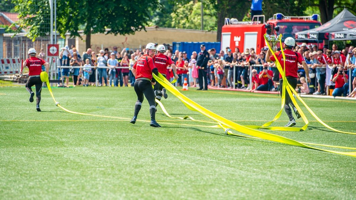 Am Sonntagabend sind auf dem Festplatz Blobach vor mehr als 1000 Feuerwehrangehörigen die Deutschen Feuerwehrmeisterschaften zu Ende gegangen. Zu der 4-Tages-Veranstaltung kamen 1300 Feuerwehrleute nach Mühlhausen. Einige Tausend Zuschauer sahen sich die Wettbewerbe im Stadion und auf dem Blobach an.