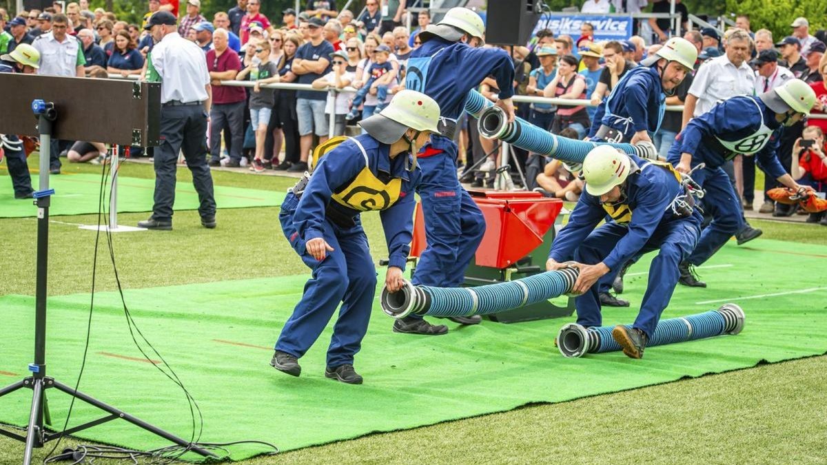 Am Sonntagabend sind auf dem Festplatz Blobach vor mehr als 1000 Feuerwehrangehörigen die Deutschen Feuerwehrmeisterschaften zu Ende gegangen. Zu der 4-Tages-Veranstaltung kamen 1300 Feuerwehrleute nach Mühlhausen. Einige Tausend Zuschauer sahen sich die Wettbewerbe im Stadion und auf dem Blobach an.