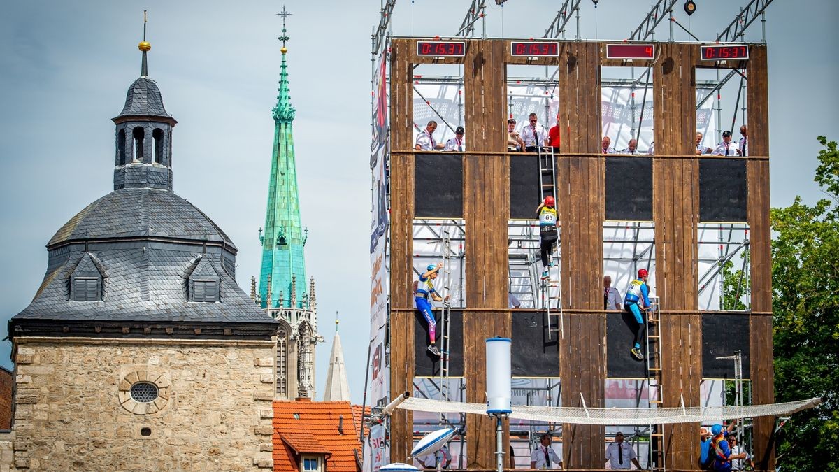 Am Sonntagabend sind auf dem Festplatz Blobach vor mehr als 1000 Feuerwehrangehörigen die Deutschen Feuerwehrmeisterschaften zu Ende gegangen. Zu der 4-Tages-Veranstaltung kamen 1300 Feuerwehrleute nach Mühlhausen. Einige Tausend Zuschauer sahen sich die Wettbewerbe im Stadion und auf dem Blobach an.