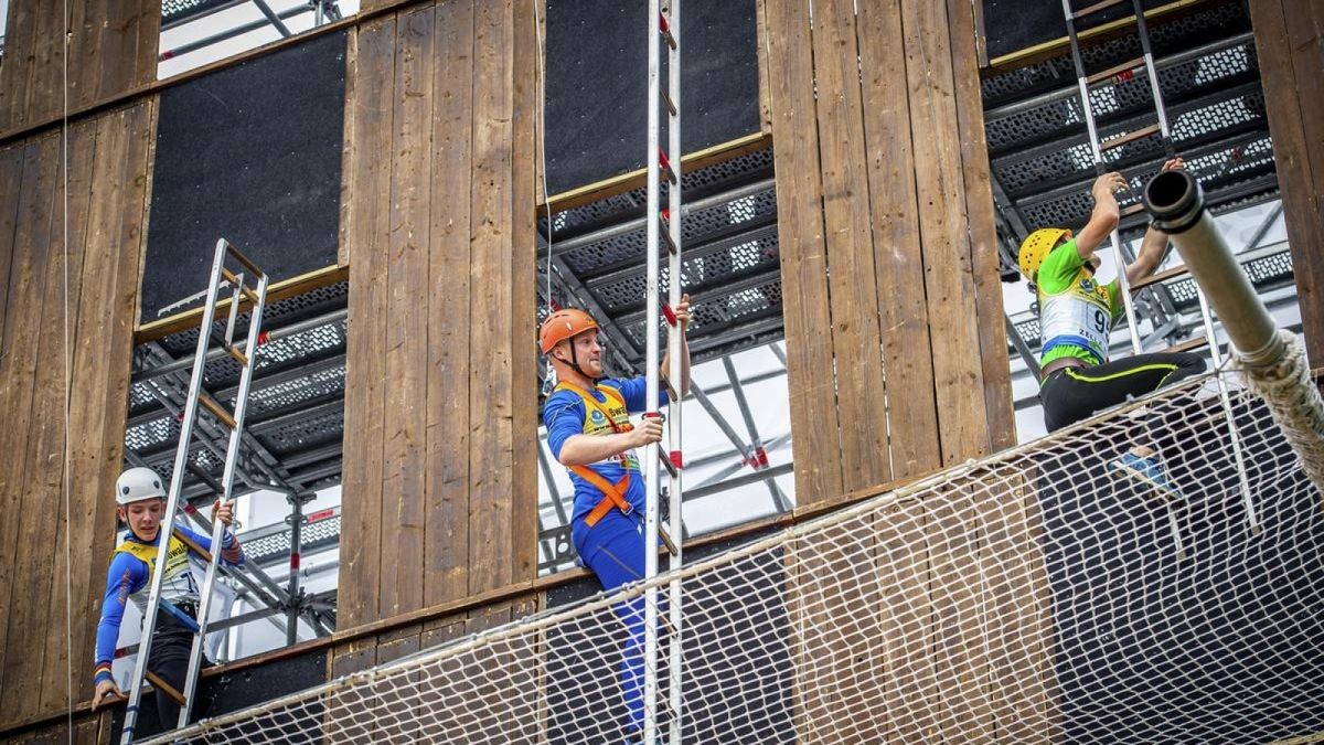 Am Sonntagabend sind auf dem Festplatz Blobach vor mehr als 1000 Feuerwehrangehörigen die Deutschen Feuerwehrmeisterschaften zu Ende gegangen. Zu der 4-Tages-Veranstaltung kamen 1300 Feuerwehrleute nach Mühlhausen. Einige Tausend Zuschauer sahen sich die Wettbewerbe im Stadion und auf dem Blobach an.