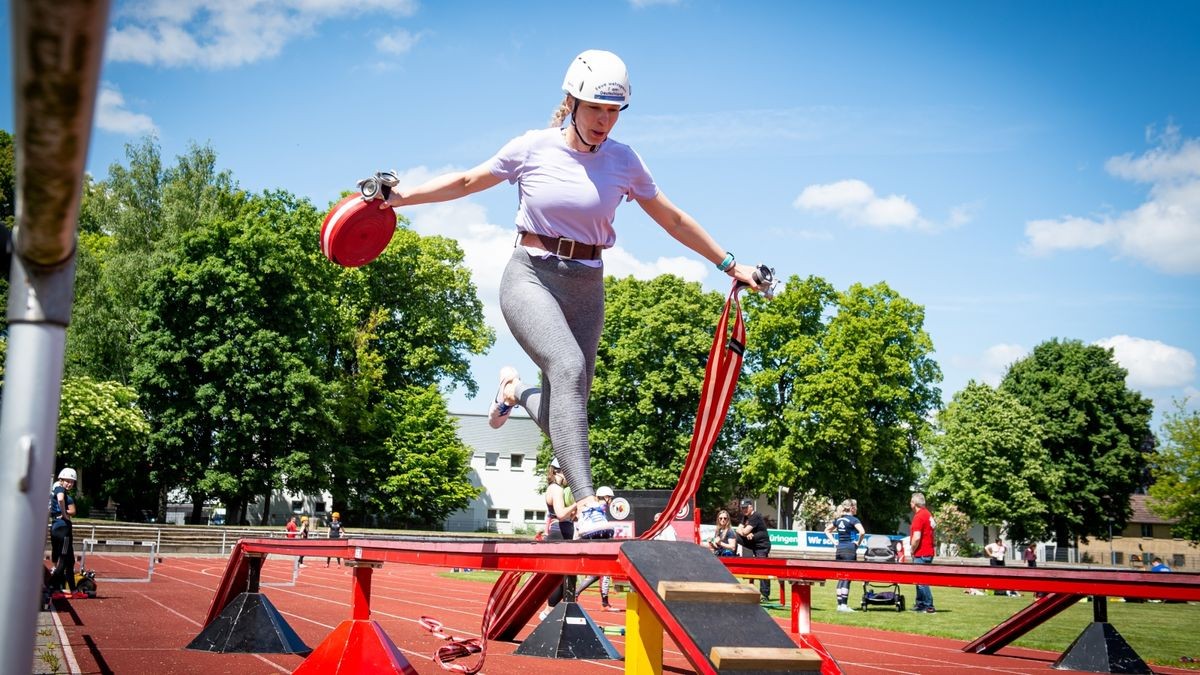 Am Sonntagabend sind auf dem Festplatz Blobach vor mehr als 1000 Feuerwehrangehörigen die Deutschen Feuerwehrmeisterschaften zu Ende gegangen. Zu der 4-Tages-Veranstaltung kamen 1300 Feuerwehrleute nach Mühlhausen. Einige Tausend Zuschauer sahen sich die Wettbewerbe im Stadion und auf dem Blobach an.