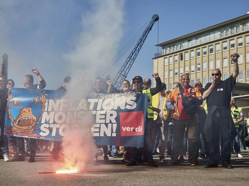 Hamburger Hafen: Arbeiter drohen mit Streiks: \