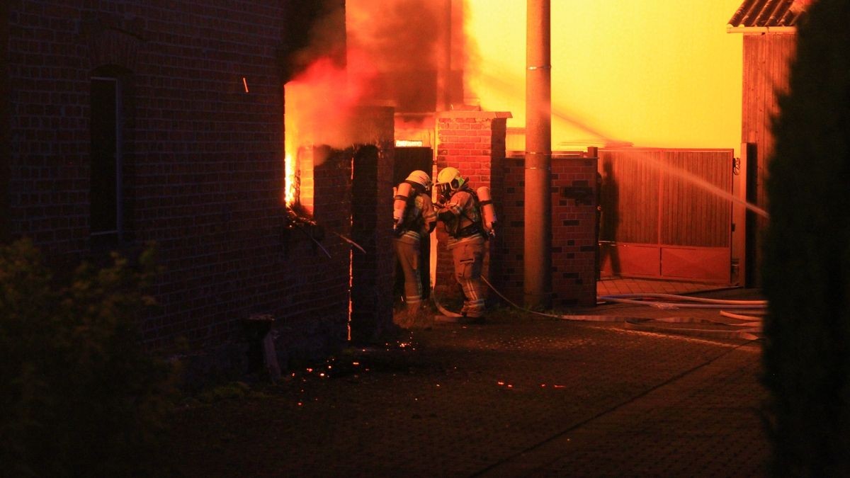 Die beiden Frauen blieben unverletzt und wurden noch in der Nacht vom Gerätewart der Feuerwehr Sondershausen nach Hause gefahren, berichtet Sondershausens Bürgermeister Steffen Grimm (parteilos) am nächsten Dienstagmorgen.