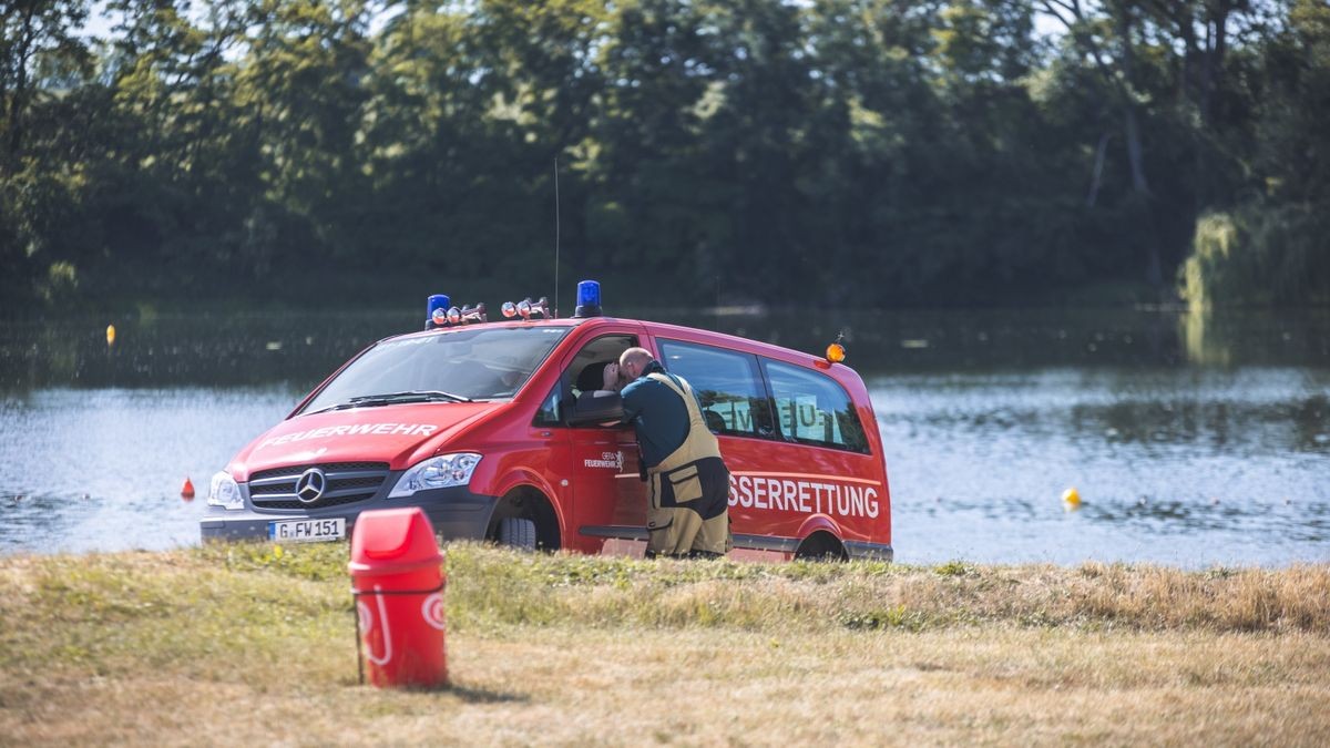 Auch ein Polizeihund wurde eingesetzt.