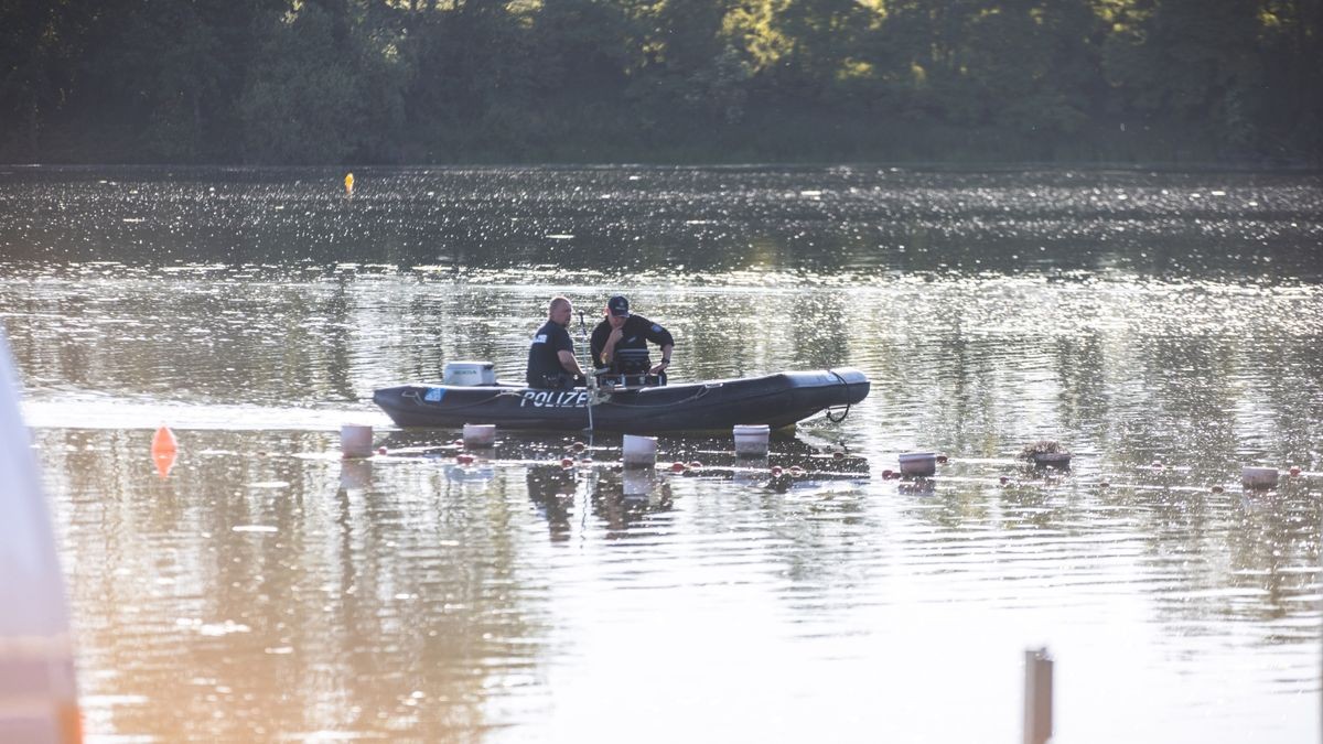 Einsatzkräfte, Polizeihund und zuletzt Polizeitaucher aus Erfurt suchten am Dienstag das Strandbad Gera-Aga ab - bis Polizeitaucher schließlich den Zehnjährigen bargen.