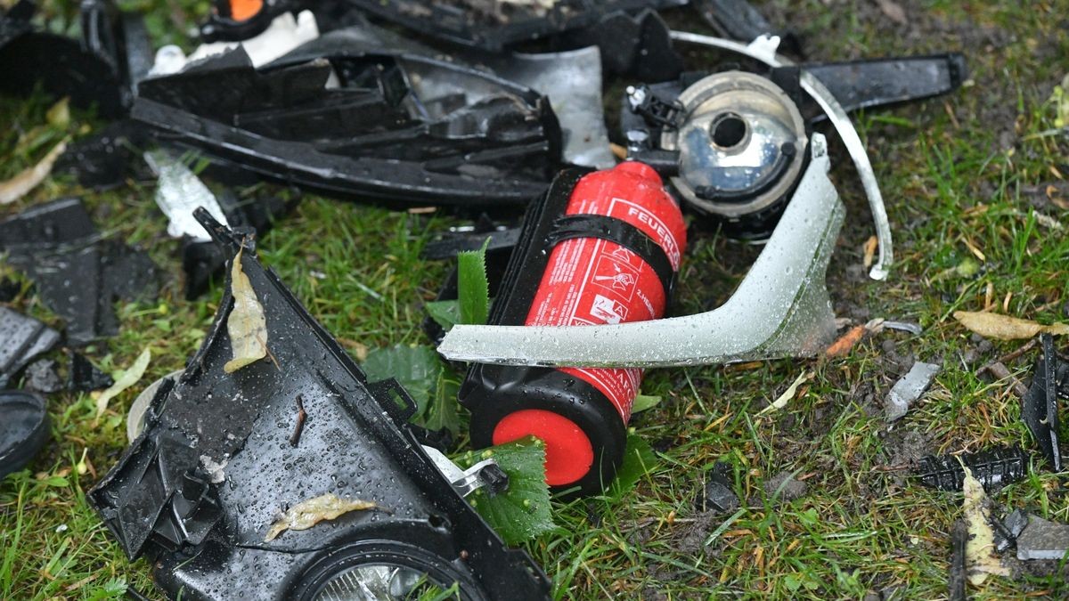 Die Feuerwehren aus Worbis, Wintzingerode und Kirchohmfeld waren im Einsatz, der Polizist wurde leicht verletzt.