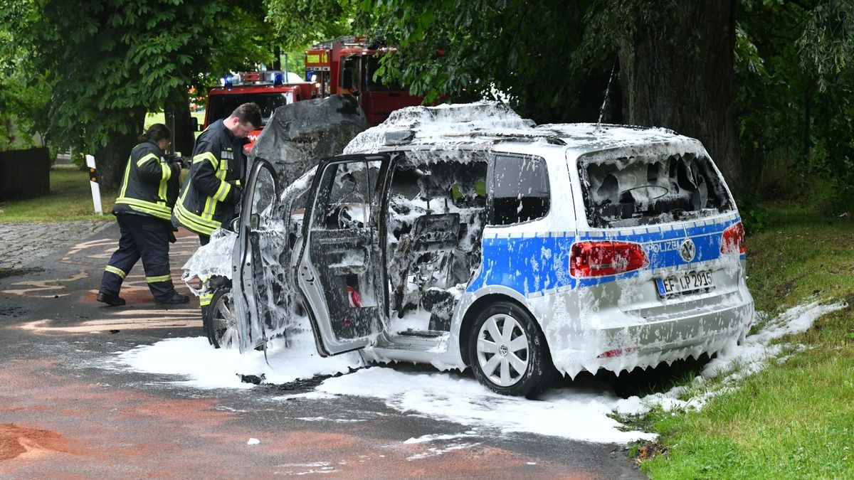 Die Feuerwehren aus Worbis, Wintzingerode und Kirchohmfeld waren im Einsatz, der Polizist wurde leicht verletzt.