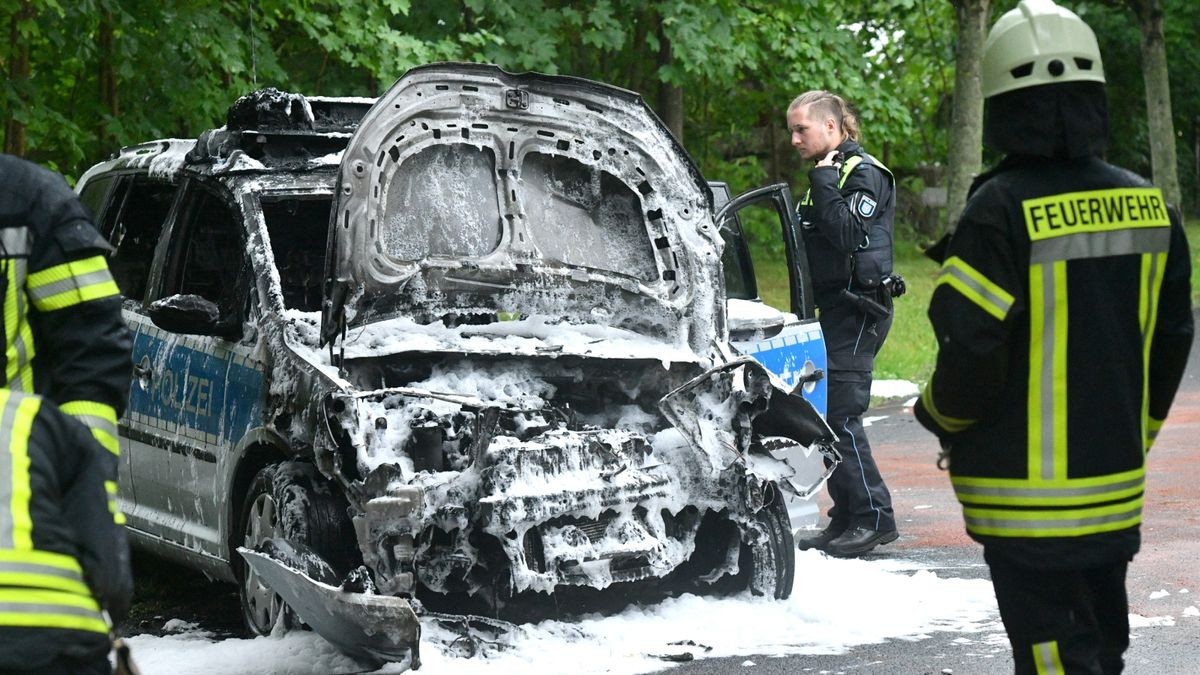 Die Feuerwehren aus Worbis, Wintzingerode und Kirchohmfeld waren im Einsatz, der Polizist wurde leicht verletzt.