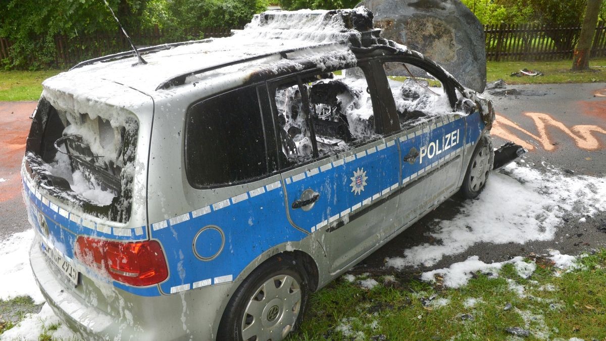 Die Feuerwehren aus Worbis, Wintzingerode und Kirchohmfeld waren im Einsatz, der Polizist wurde leicht verletzt.