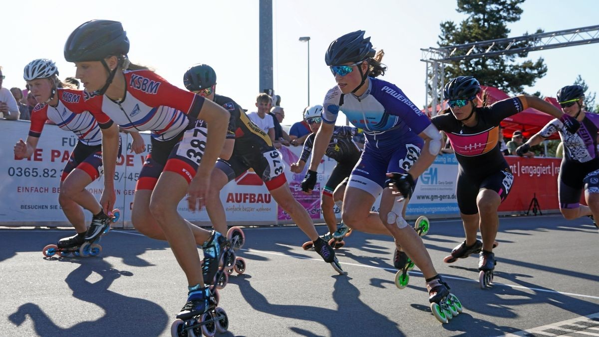 Viel vorgenommen hat sich Lokalmatadorin Josie Hofmann (Mitte) bei den deutschen Meisterschaften im Speedskating in Gera.