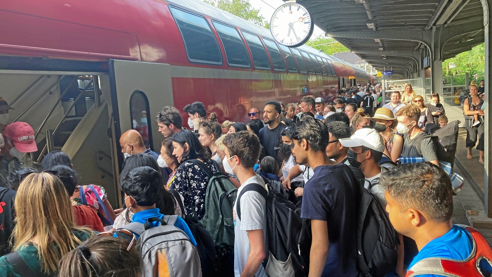 Deutsche Bahn & Co. Durch das 9EuroTicket sind Zugbegleiter am Limit