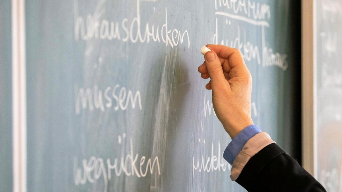 Ohne Seiteneinsteiger im Schuldienst ginge es in Thüringen nicht mehr.  Nun sollen Seiteneinsteiger eine Langfrist-Perspektive bekommen - wenn bestimmte Voraussetzungen erfüllt sind.