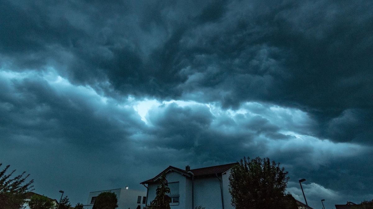 Der Deutsche Wetterdienst warnt für Freitag vor «extremem Unwetter» mit Gewitter, Hagel und Sturm.