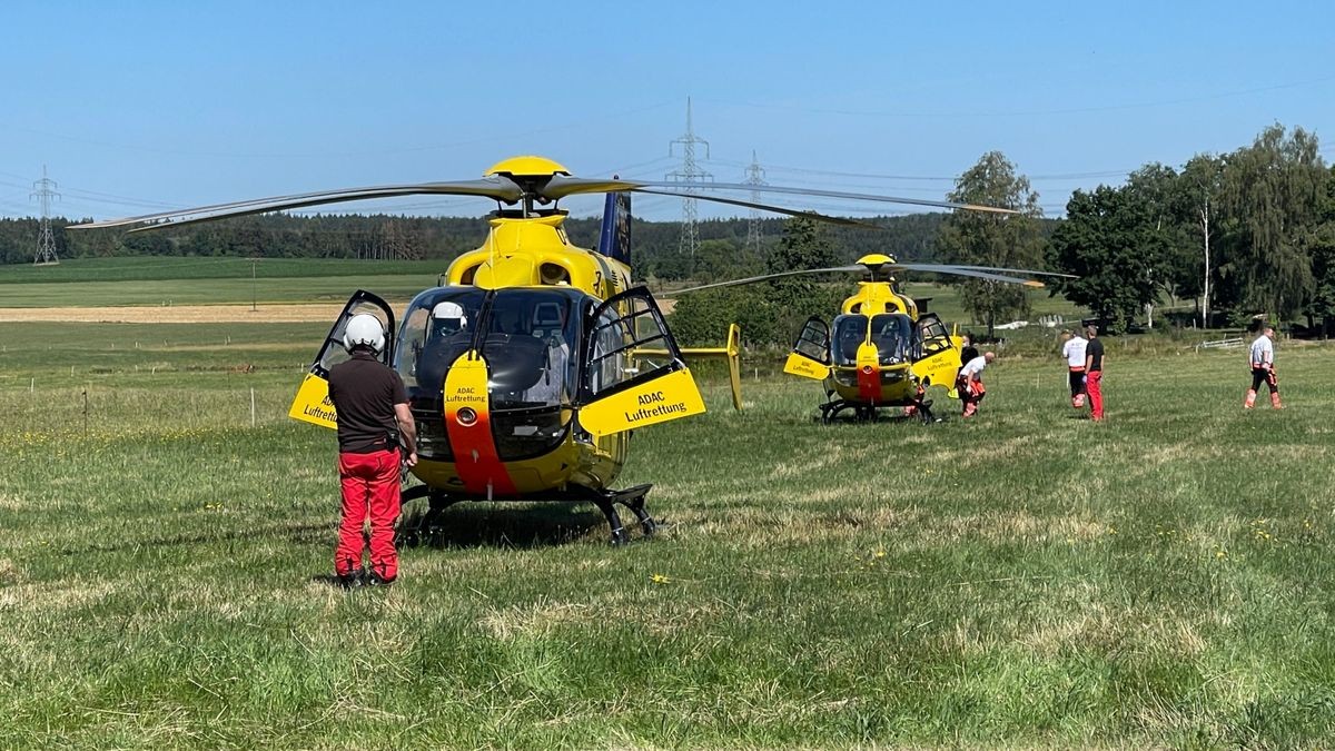 Zudem waren noch zwei Rettungshubschrauber, drei Krankenwägen und ein Notarzt vor Ort.