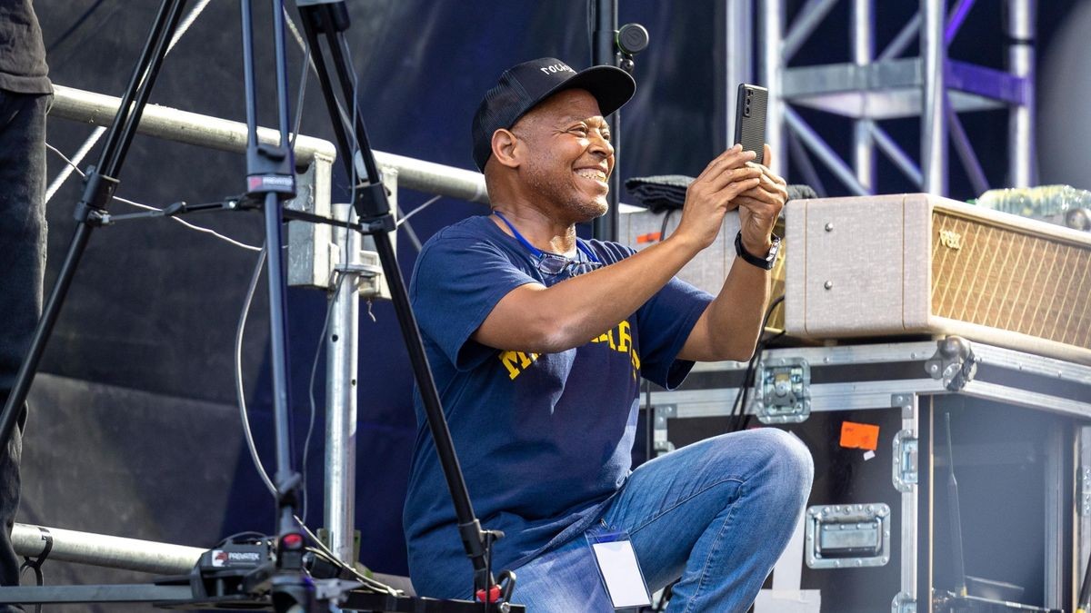 Tim Bendzko spielt vor 2500 Fans im Gothaer Schloss Friedenstein mit der Thüringer Philharmonie.