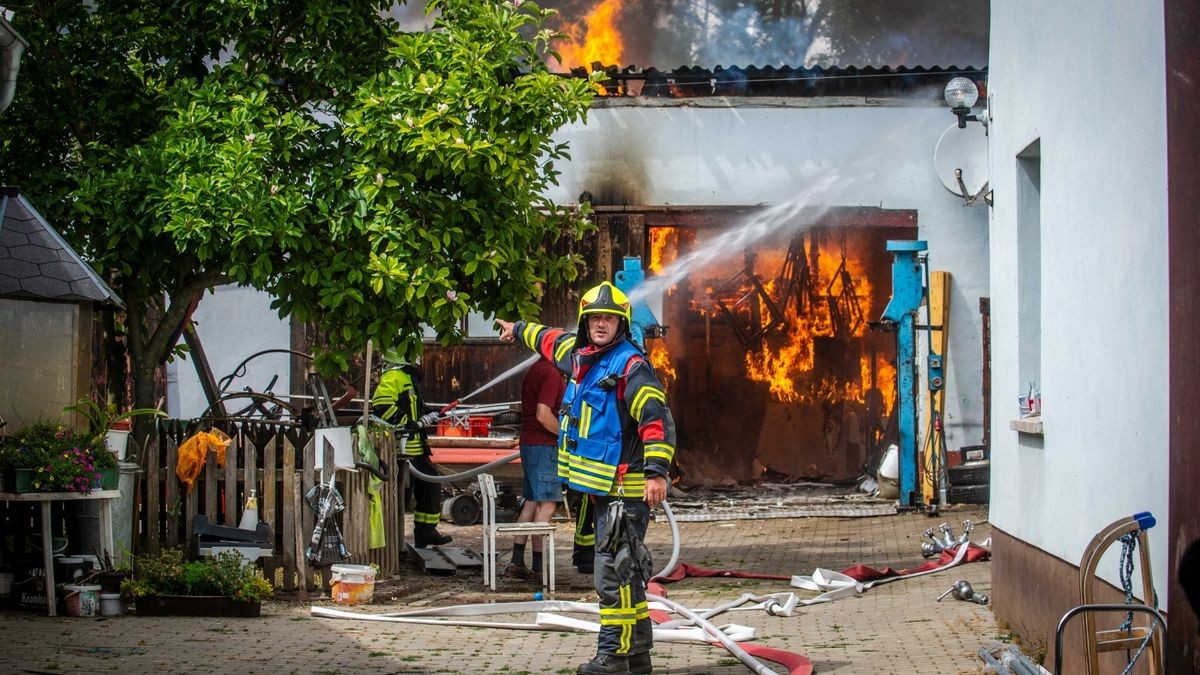 Der Ortskern von Bothenheilingen hat am Montag lichterloh in Flammen gestanden. 