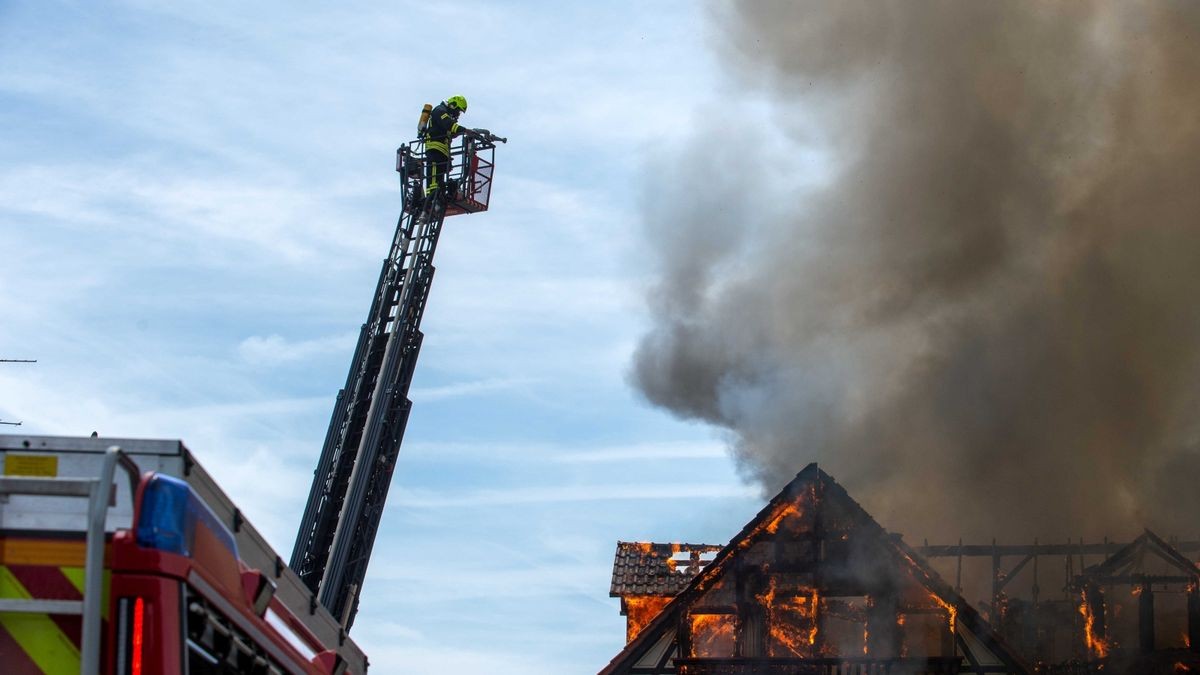 Der Ortskern von Bothenheilingen hat am Montag lichterloh in Flammen gestanden. 