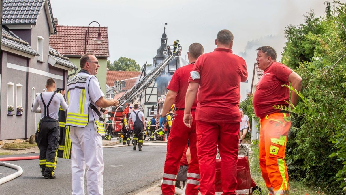 Der Ortskern von Bothenheilingen hat am Montag lichterloh in Flammen gestanden. 