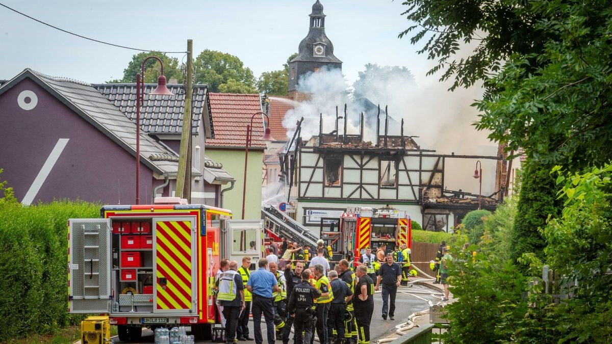 Der Ortskern von Bothenheilingen hat am Montag lichterloh in Flammen gestanden. 